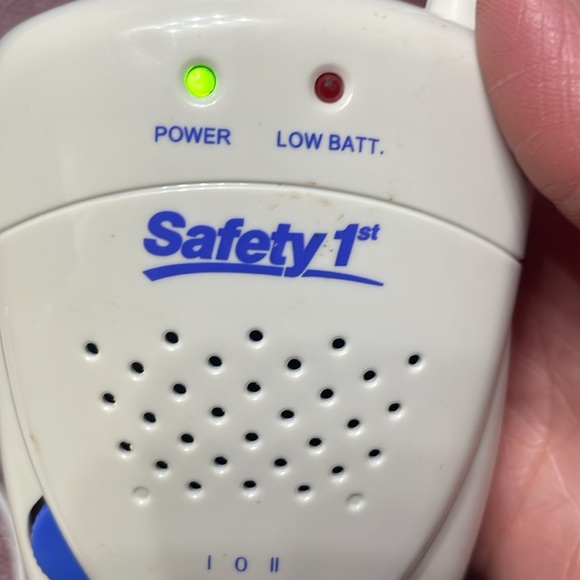 Safety first baby monitor missing speakers. Can be used as an add-on. - Picture 6 of 6